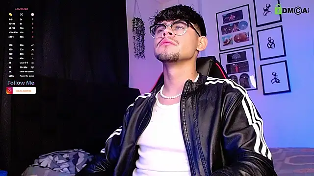 isaac-saenz online show from November 18, 2025, 10:25 pm