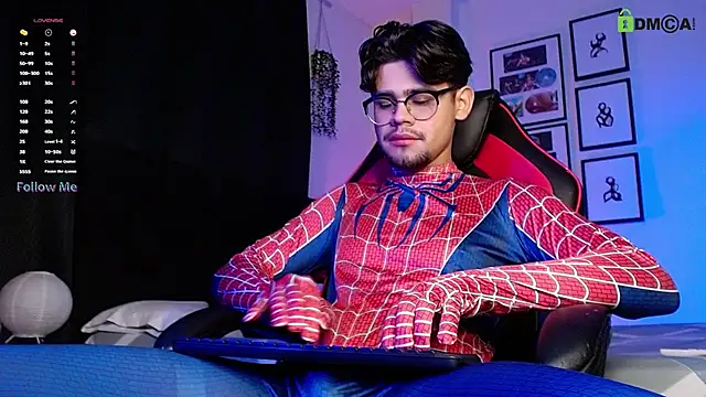 isaac-saenz online show from December 14, 2025, 10:03 pm