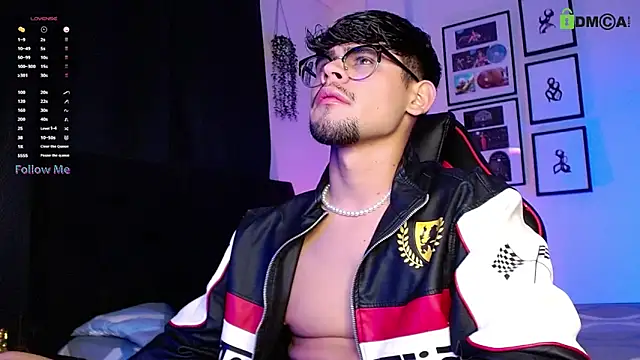 isaac-saenz online show from December 16, 2025, 11:21 pm