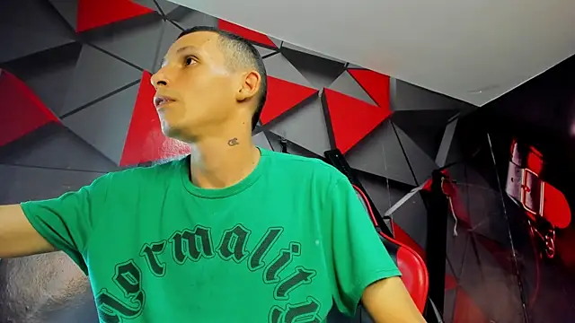 Isak Millan online show from November 9, 2025, 10:52 pm