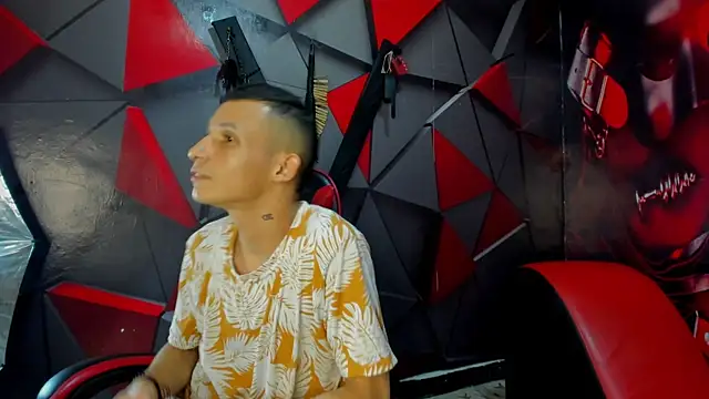 Isak Millan online show from December 2, 2025, 12:16 am