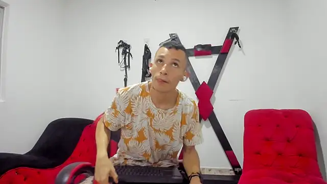 Isak Millan online show from December 2, 2025, 8:15 pm