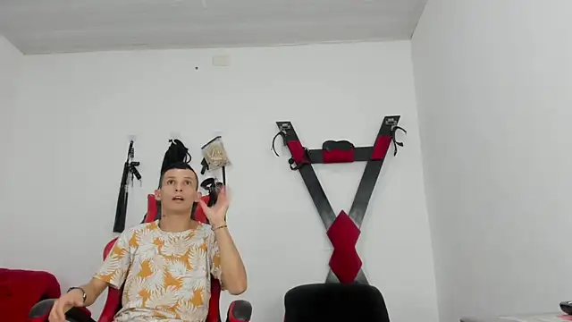 Isak Millan online show from December 14, 2025, 10:58 pm