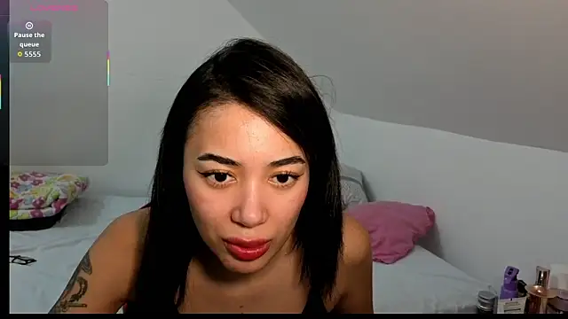 Snapshot of KylieLoveXX chatting on October 18, 2025, 7:14 pm KylieLoveXX online show from October 18, 2025, 7:14 pm