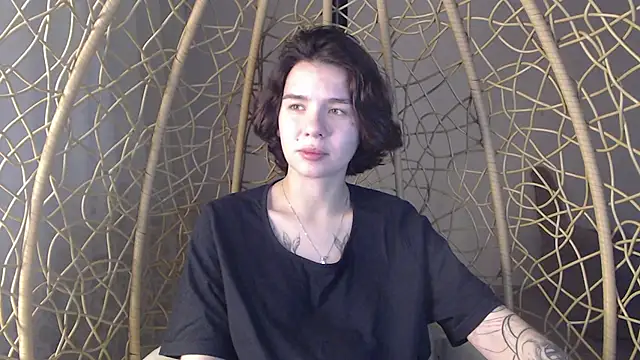 Snapshot of Anna-Sun chatting on October 15, 2025, 5:13 pm Anna-Sun online show from October 15, 2025, 5:13 pm