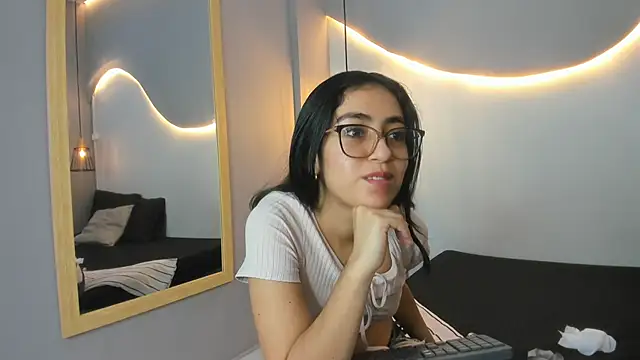 lucelly 15 online show from October 24, 2025, 12:01 pm