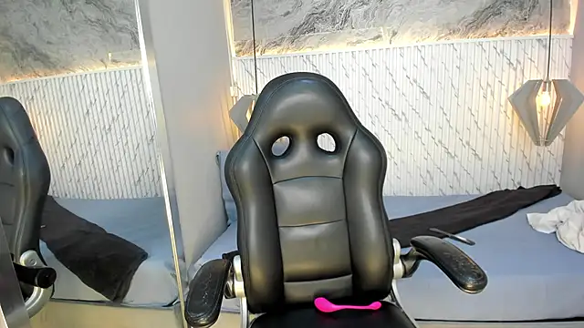 lucelly 15 online show from December 2, 2025, 11:37 am