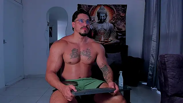 Snapshot of Valentino_Dosantos_ chatting on October 18, 2025, 2:18 pm Valentino Dosantos online show from October 18, 2025, 2:18 pm