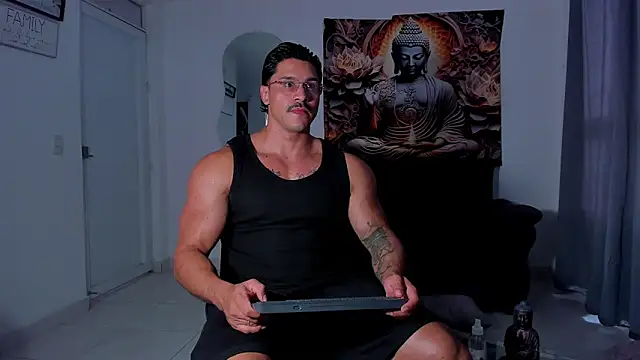 Snapshot of Valentino_Dosantos_ chatting on November 4, 2025, 8:19 pm Valentino Dosantos online show from November 4, 2025, 8:19 pm