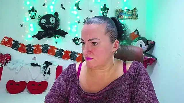 DianaMGG online show from October 21, 2025, 5:19 am