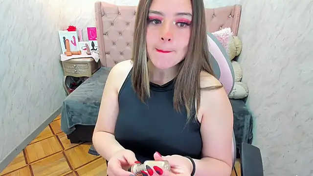 Lianngrace online show from October 18, 2025, 12:39 pm