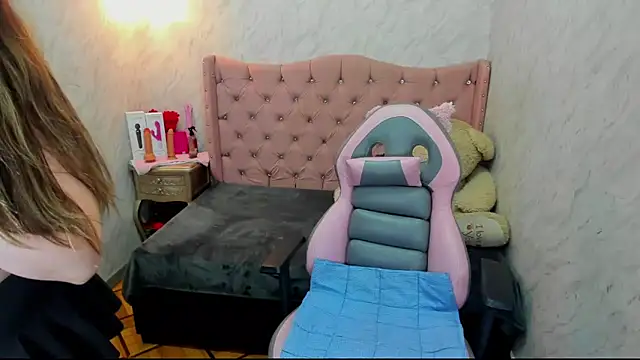 Lianngrace online show from March 12, 2026, 3:29 pm