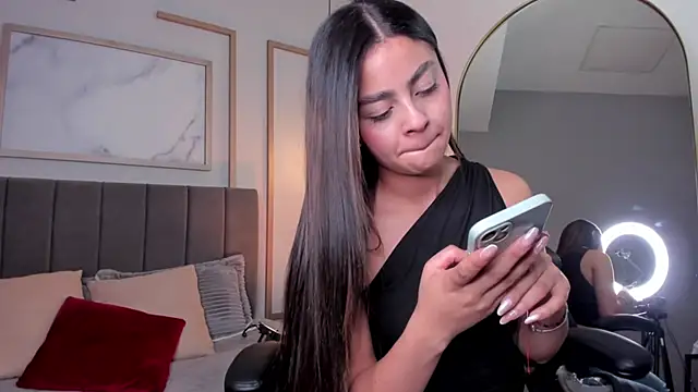 Bella walker  online show from March 13, 2026, 8:37 pm