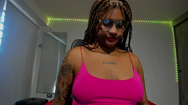 Snapshot of ZahraRose chatting on March 7, 2025, 1:40 pm ZahraRose online show from March 7, 2025, 1:40 pm