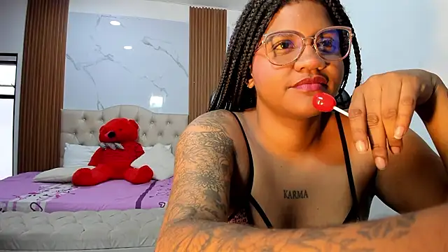 Snapshot of ZahraRose chatting on February 2, 2026, 8:40 pm ZahraRose online show from February 2, 2026, 8:40 pm