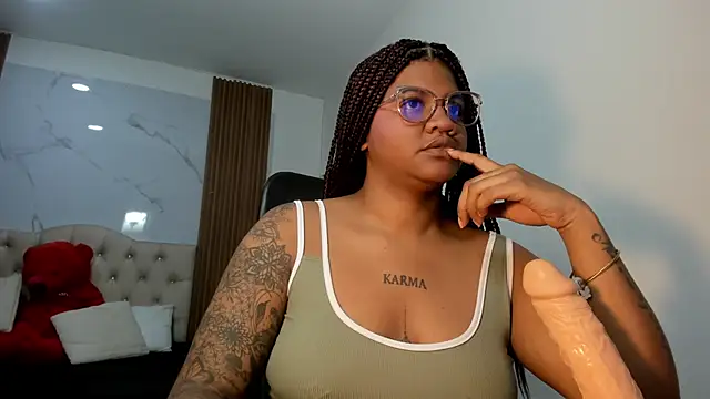 Snapshot of ZahraRose chatting on February 18, 2026, 8:27 pm ZahraRose online show from February 18, 2026, 8:27 pm