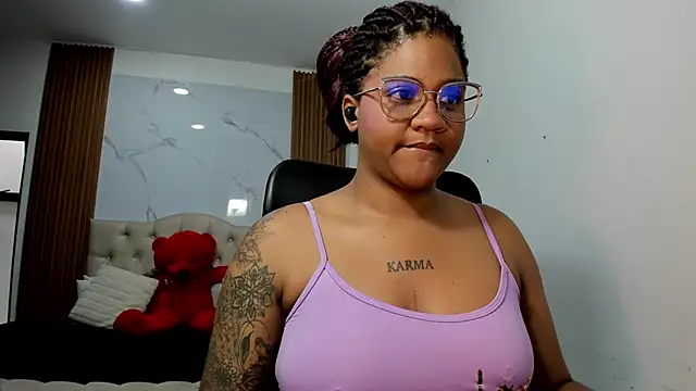 Snapshot of ZahraRose chatting on February 26, 2026, 8:19 pm ZahraRose online show from February 26, 2026, 8:19 pm