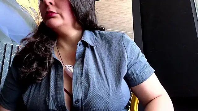 Snapshot of AmandaKovich chatting on July 14, 2026, 8:14 pm AmandaKovich online show from July 14, 2026, 8:14 pm