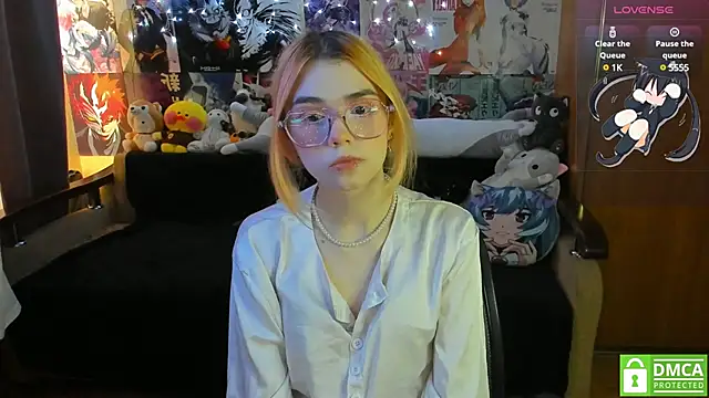 Snapshot of YumikoMori chatting on February 25, 2025, 8:14 am YumikoMori online show from February 25, 2025, 8:14 am