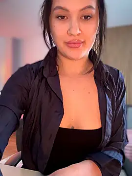 Snapshot of YoungHotMilf97 chatting on February 6, 2026, 8:40 am YoungHotMilf97 online show from February 6, 2026, 8:40 am