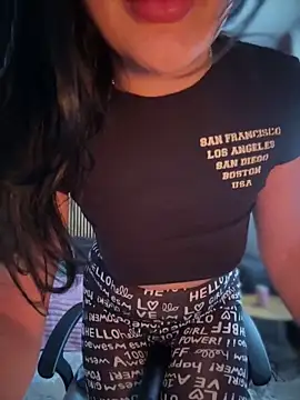 Snapshot of YoungHotMilf97 chatting on February 25, 2026, 8:13 am YoungHotMilf97 online show from February 25, 2026, 8:13 am