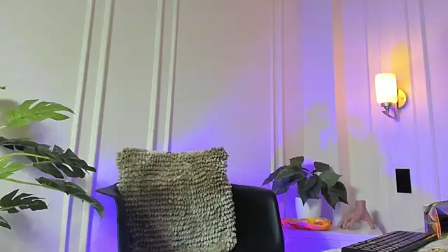 JasmineRoss 1 online show from October 24, 2025, 6:04 pm