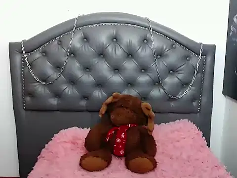 Snapshot of angellyhorny chatting on December 14, 2025, 9:41 pm angellyhorny online show from December 14, 2025, 9:41 pm