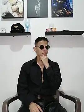 Snapshot of Mr-Eros-Master chatting on February 16, 2025, 12:41 am Mr-Eros-Master online show from February 16, 2025, 12:41 am
