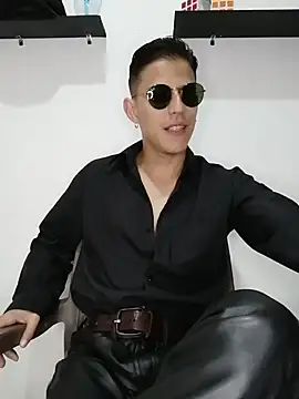 Snapshot of Mr-Eros-Master chatting on February 20, 2025, 6:35 pm Mr-Eros-Master online show from February 20, 2025, 6:35 pm