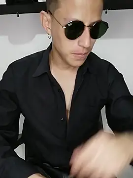 Snapshot of Mr-Eros-Master chatting on February 20, 2025, 10:48 pm Mr-Eros-Master online show from February 20, 2025, 10:48 pm