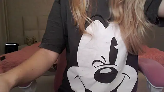  asley blond  online show from November 25, 2025, 10:43 pm