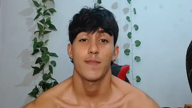 neithanzynxx online show from February 23, 2025, 7:28 pm