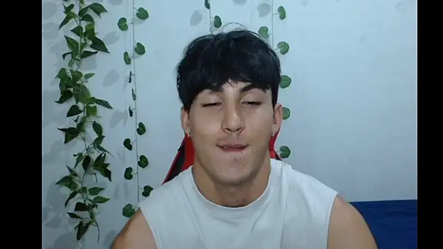 neithanzynxx online show from March 6, 2025, 7:32 pm