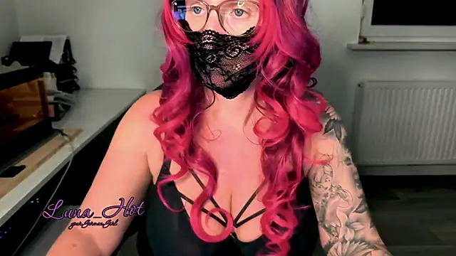 Lunalein online show from November 20, 2025, 8:30 pm