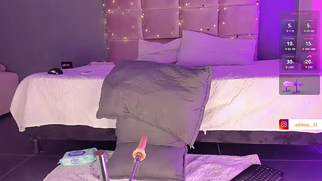  Ashley 33 online show from December 2, 2025, 8:15 pm