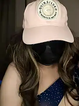 Snapshot of Loly2025 chatting on March 7, 2025, 1:20 am Loly2025 online show from March 7, 2025, 1:20 am