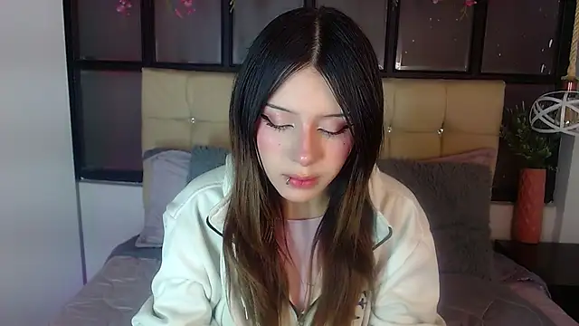 fyreandfox  online show from November 26, 2025, 8:21 pm