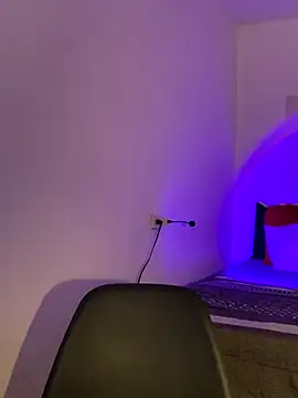 Dahiana Giil online show from October 29, 2025, 6:37 am