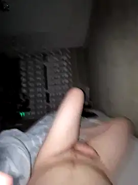 Snapshot of DerechteJunge chatting on February 24, 2025, 2:40 am DerechteJunge online show from February 24, 2025, 2:40 am