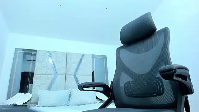 JacobRoberts1 online show from February 14, 2025, 8:52 am