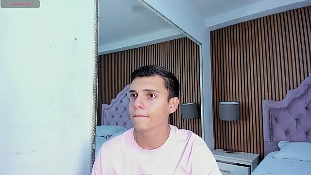 JacobRoberts1 online show from September 16, 2025, 2:29 pm