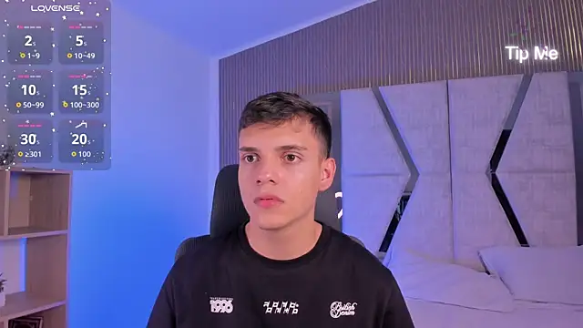 JacobRoberts1 online show from November 7, 2025, 9:04 pm