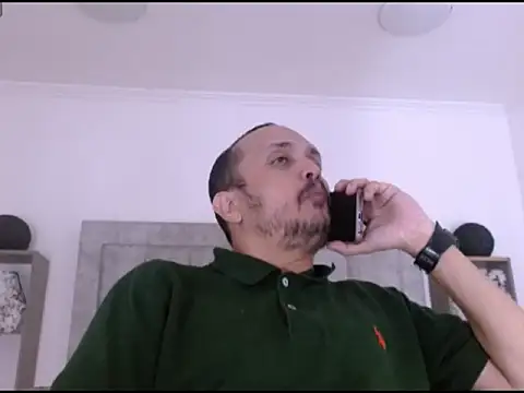 Snapshot of JhonTorres018 chatting on February 2, 2026, 8:40 pm JhonTorres018 online show from February 2, 2026, 8:40 pm