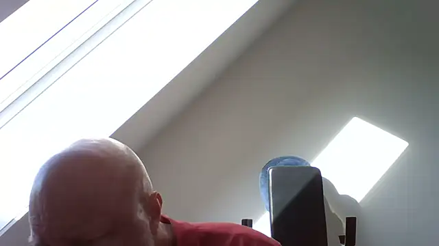 Lucifer29cm online show from October 31, 2025, 11:44 am