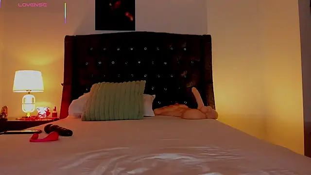 Snapshot of Skay_Hot chatting on October 22, 2025, 11:37 pm Skay Hot online show from October 22, 2025, 11:37 pm