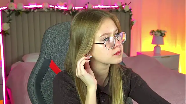 EveMundie online show from October 16, 2025, 10:38 am