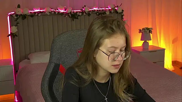 EveMundie online show from October 21, 2025, 12:28 pm