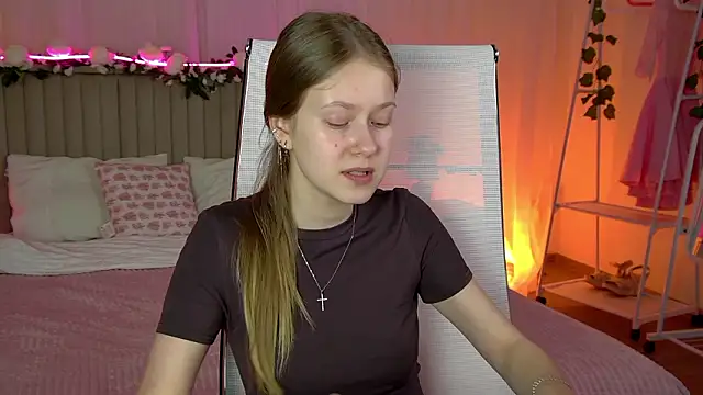 EveMundie online show from March 17, 2026, 11:24 am