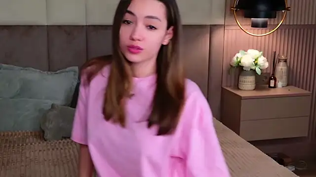 Snapshot of Alice_Deleon chatting on February 21, 2025, 12:05 am Alice Deleon online show from February 21, 2025, 12:05 am