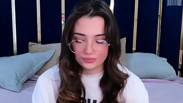 Snapshot of Alice_Deleon chatting on November 20, 2025, 11:43 am Alice Deleon online show from November 20, 2025, 11:43 am